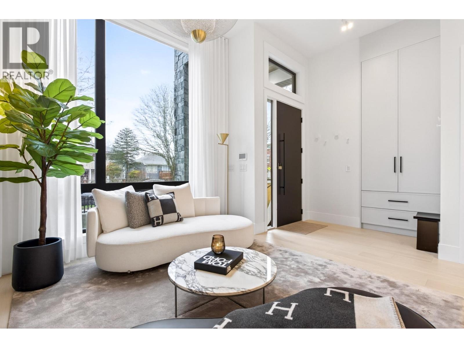 4066 Triumph Street, Burnaby, British Columbia V5C 1Z2 - Photo 4 - R3077671