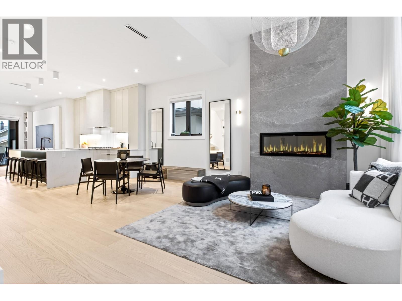 4066 Triumph Street, Burnaby, British Columbia V5C 1Z2 - Photo 3 - R3077671