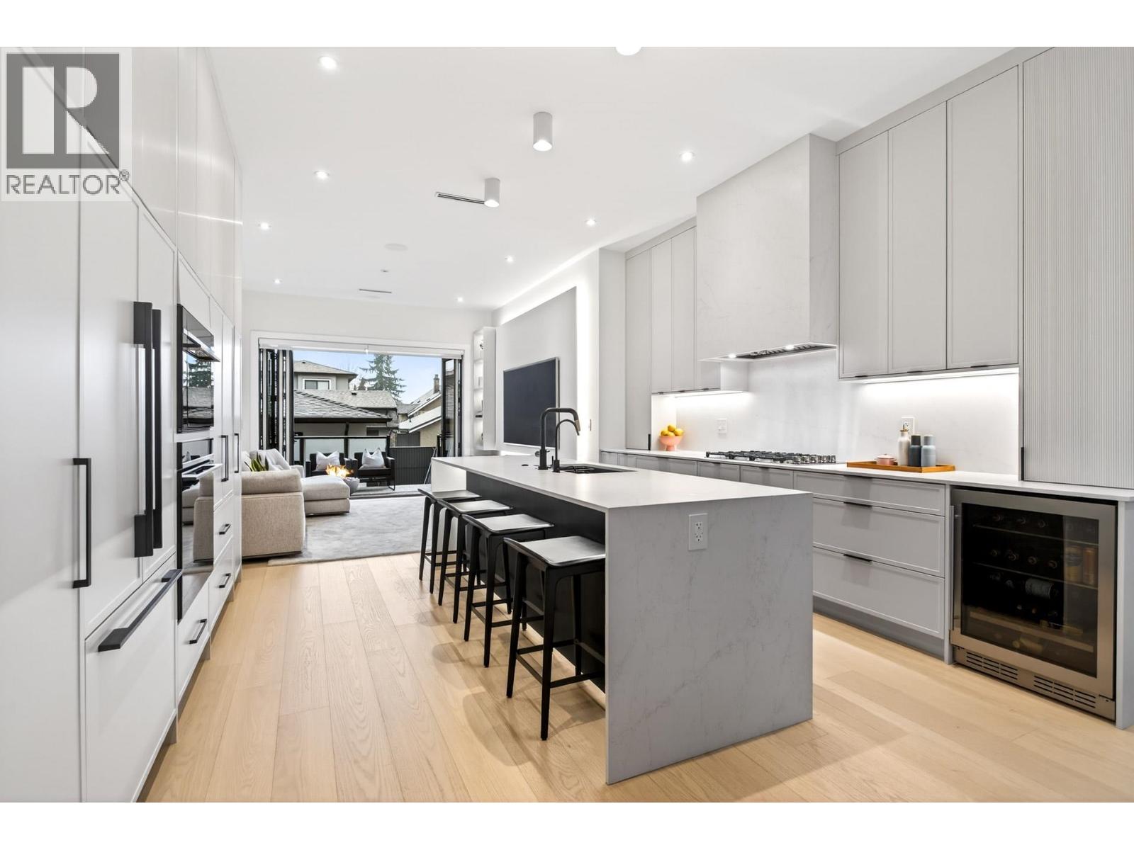 4066 Triumph Street, Burnaby, British Columbia V5C 1Z2 - Photo 5 - R3077671