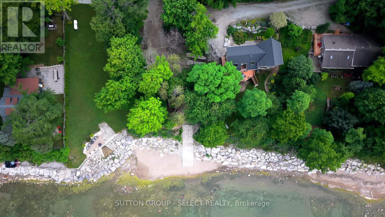 5284 Cliff Road, Lambton Shores, Ontario  N0N 1J7 - Photo 2 - X12480601