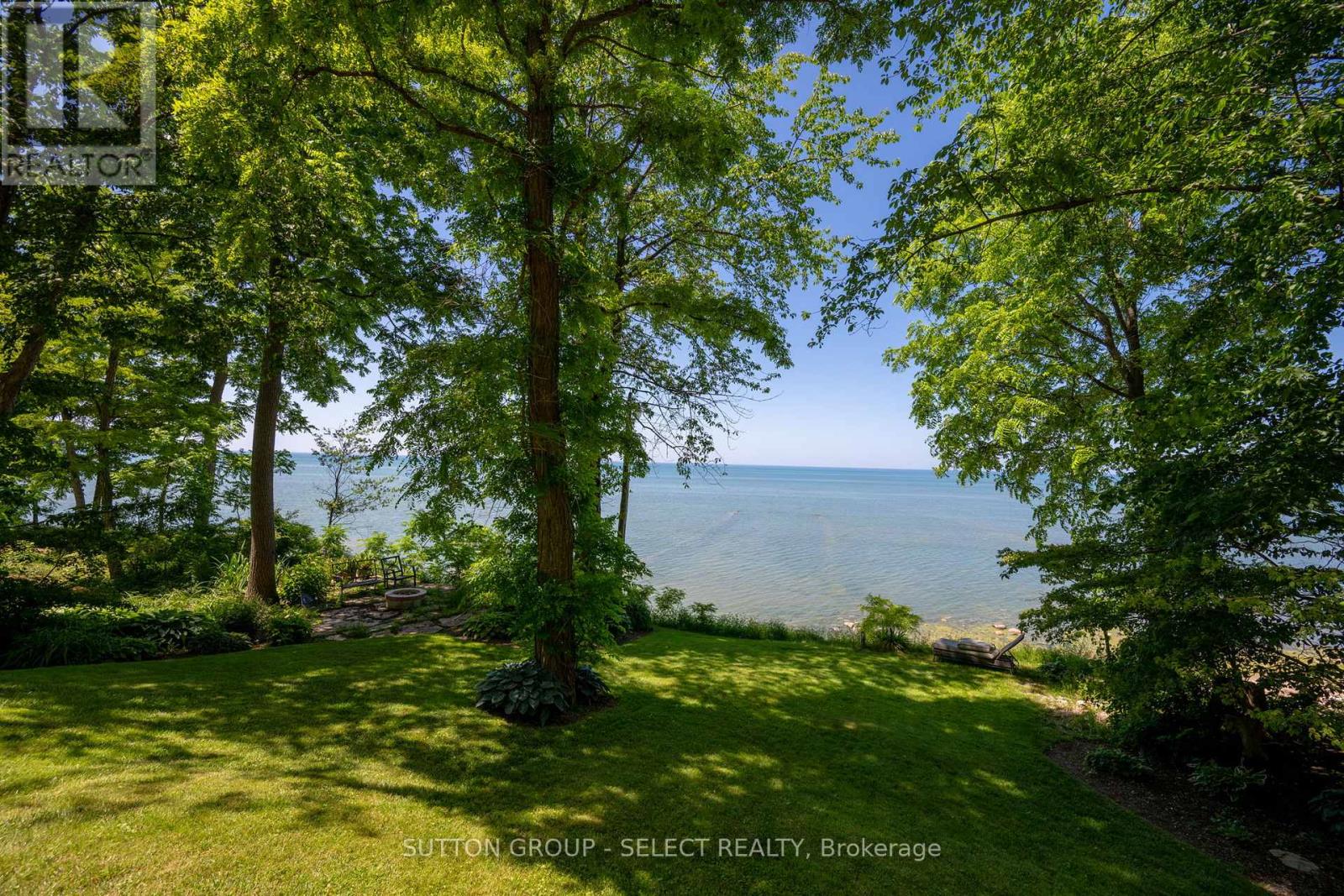 5284 Cliff Road, Lambton Shores, Ontario  N0N 1J7 - Photo 35 - X12480601