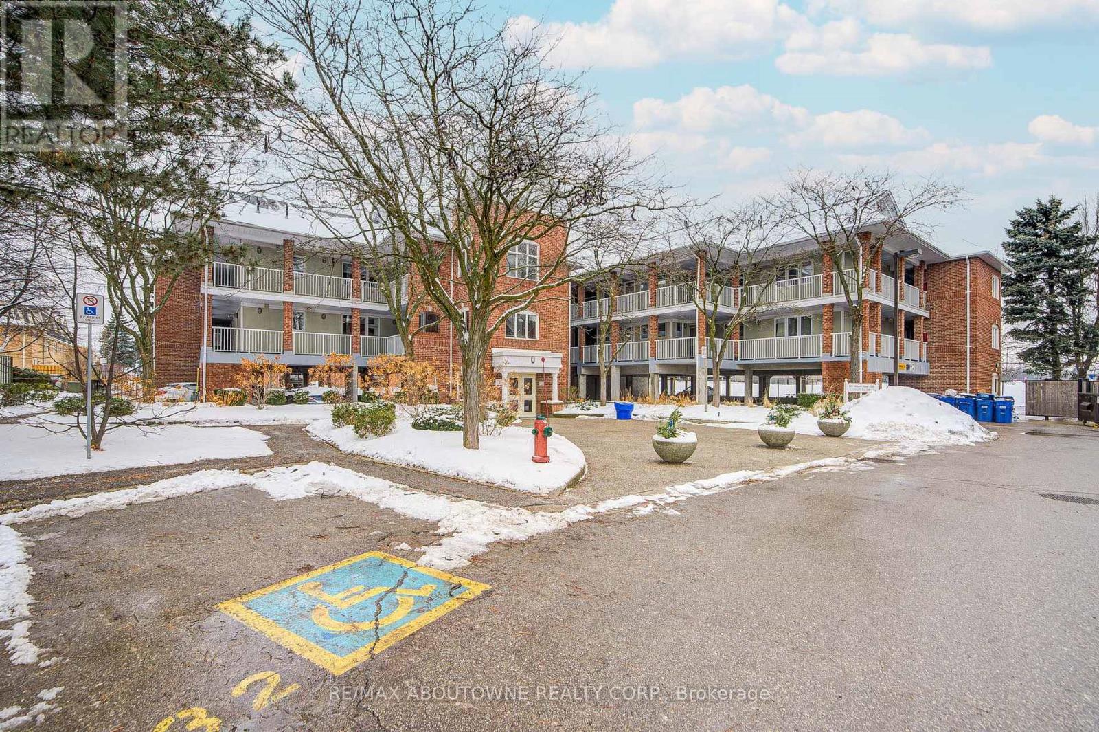 213 - 101 Bristol Road E, Mississauga, Ontario  L4Z 3P4 - Photo 2 - W12678928