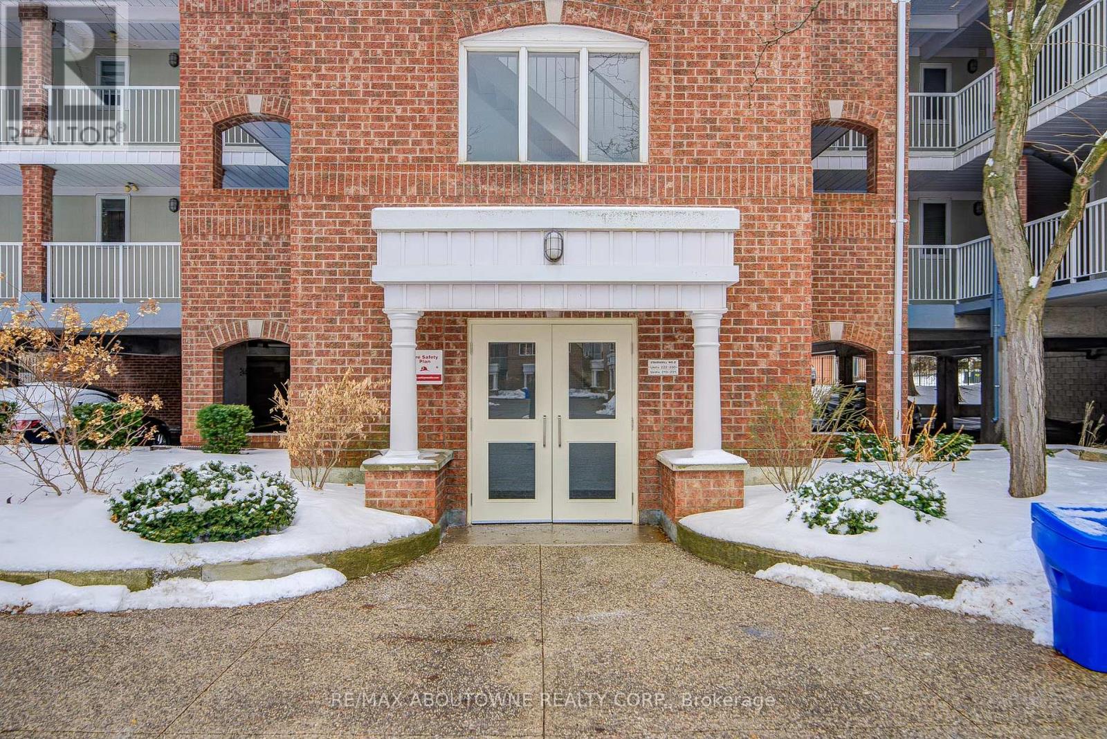 213 - 101 Bristol Road E, Mississauga, Ontario  L4Z 3P4 - Photo 3 - W12678928