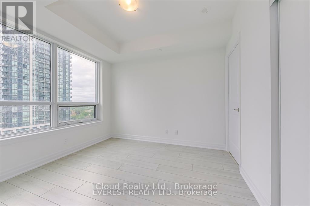 2305 - 30 Elm Drive W, Mississauga, Ontario  L5B 0N6 - Photo 6 - W12678932