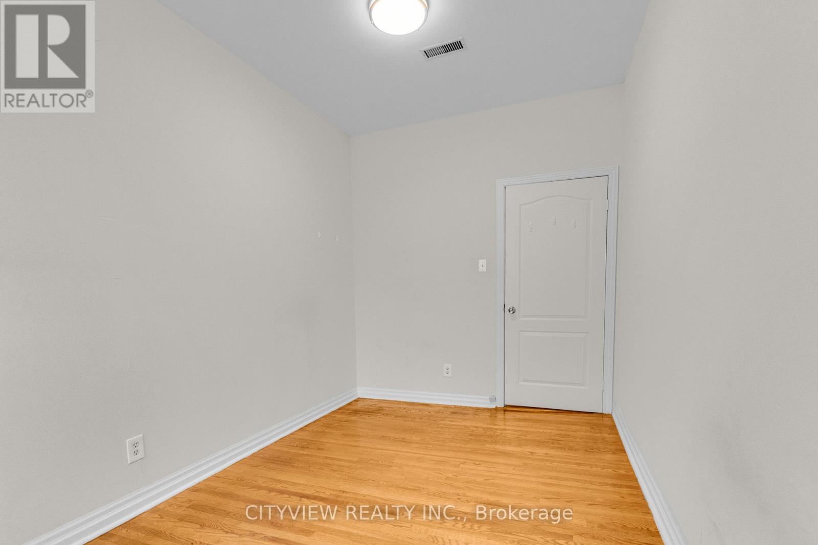 Upper - 345 Dundas Street E, Toronto, Ontario  M5A 2A2 - Photo 7 - C12645532