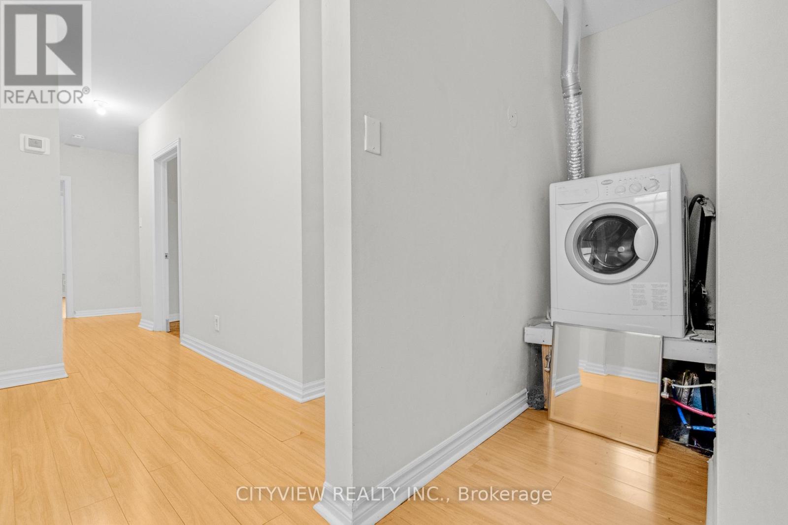 Upper - 345 Dundas Street E, Toronto, Ontario  M5A 2A2 - Photo 4 - C12645532