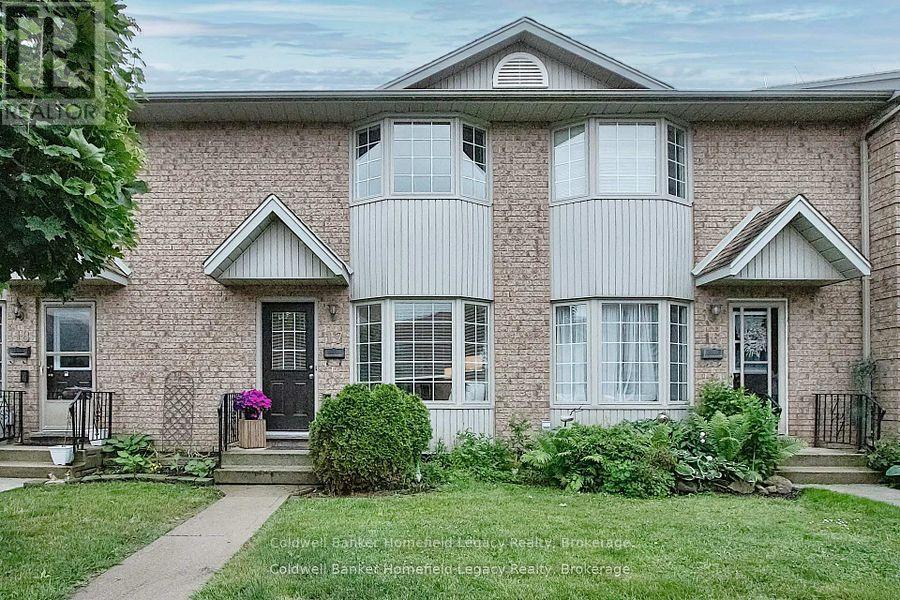 17 - 20 Southvale Road, St. Marys, Ontario  N4X 1E9 - Photo 3 - X12679006