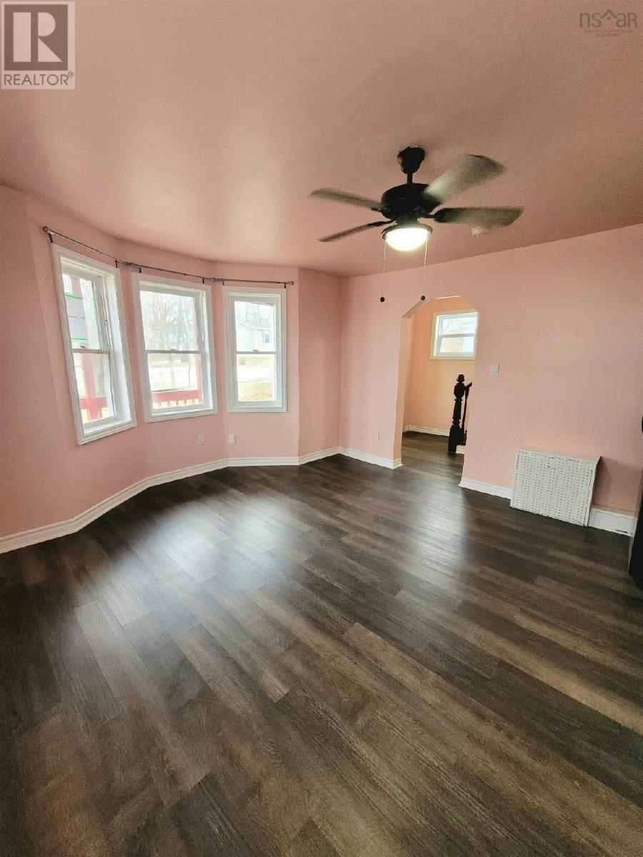 4 Queen Street, Sydney Mines, Nova Scotia  B1V 1K5 - Photo 16 - 202600453