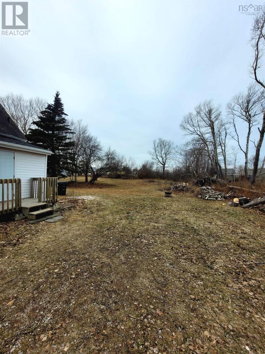 4 Queen Street, Sydney Mines, Nova Scotia  B1V 1K5 - Photo 5 - 202600453