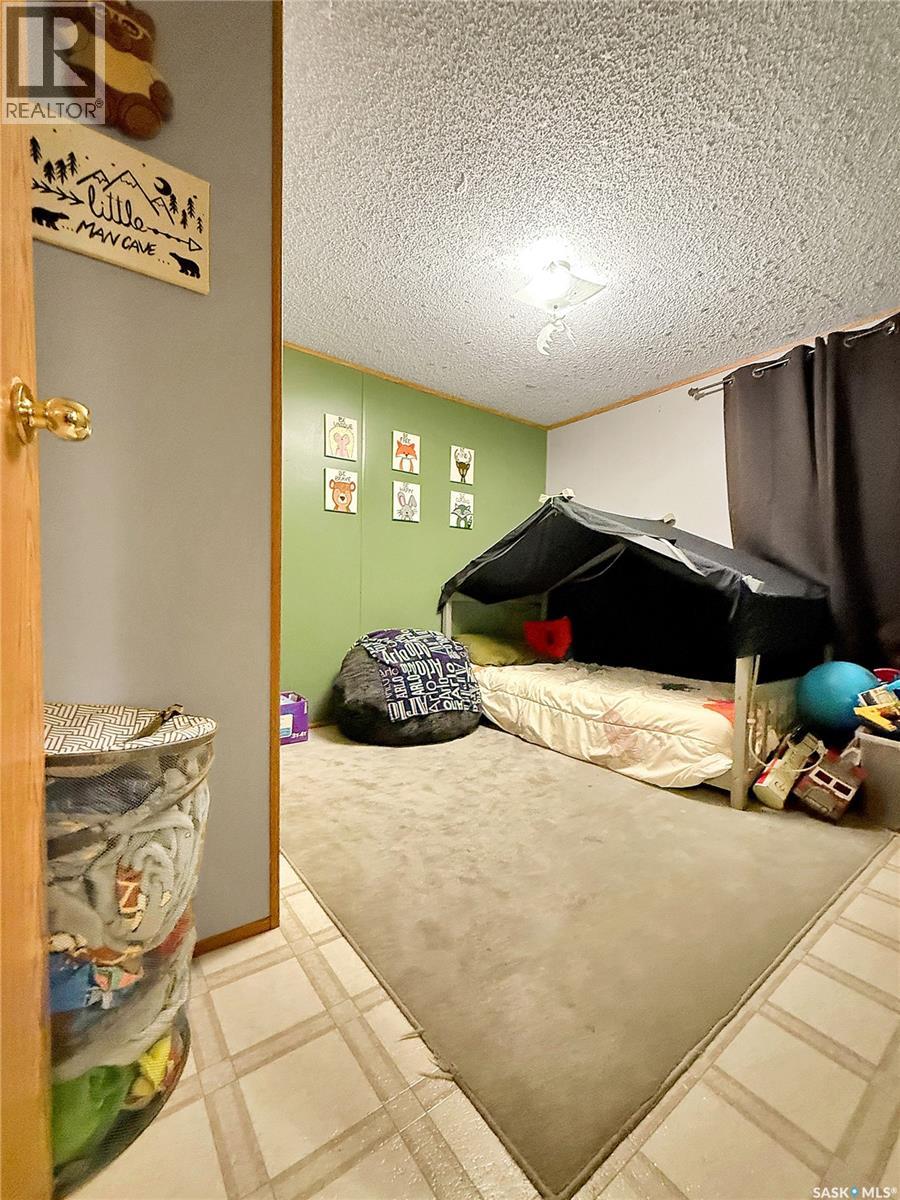 221 Turbantia Street, Esterhazy, Saskatchewan  S0A 0X0 - Photo 12 - SK008796