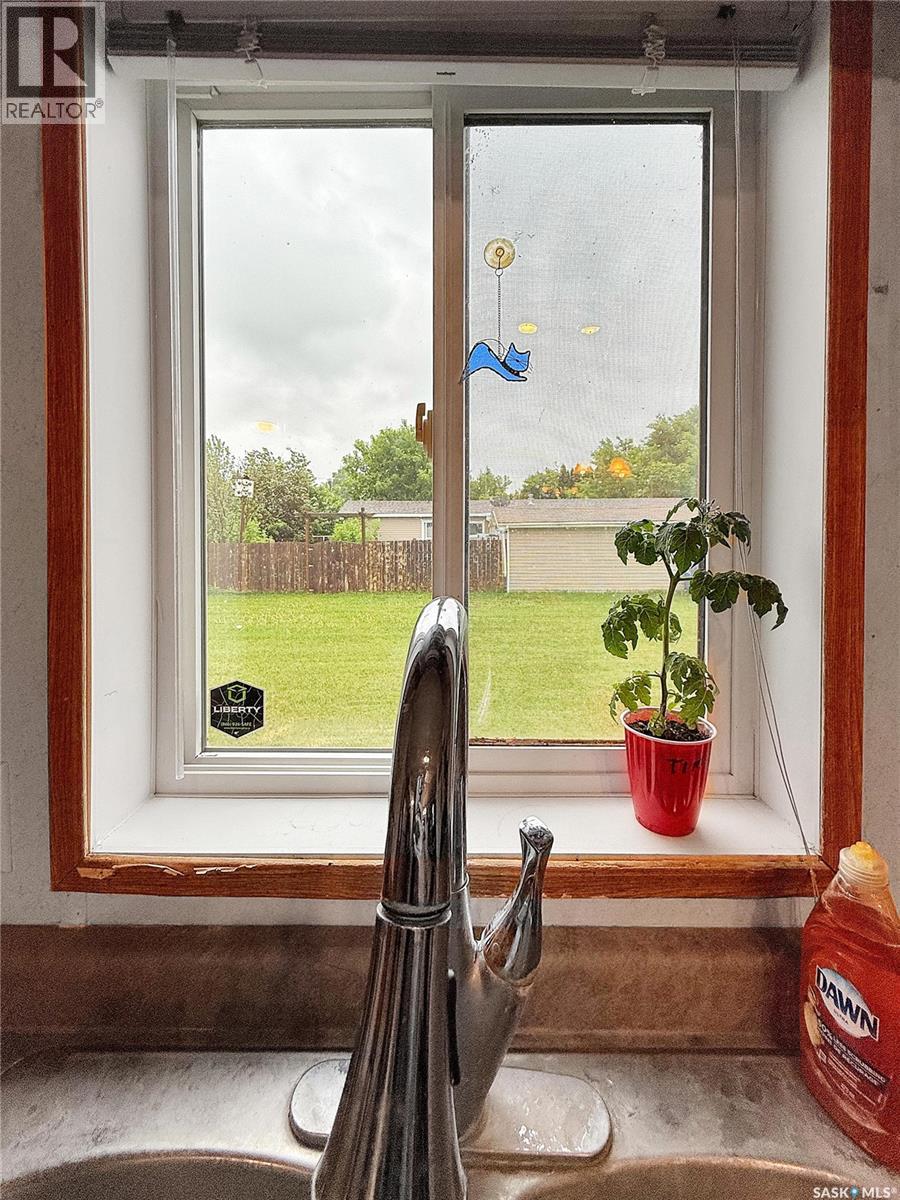 221 Turbantia Street, Esterhazy, Saskatchewan  S0A 0X0 - Photo 7 - SK008796