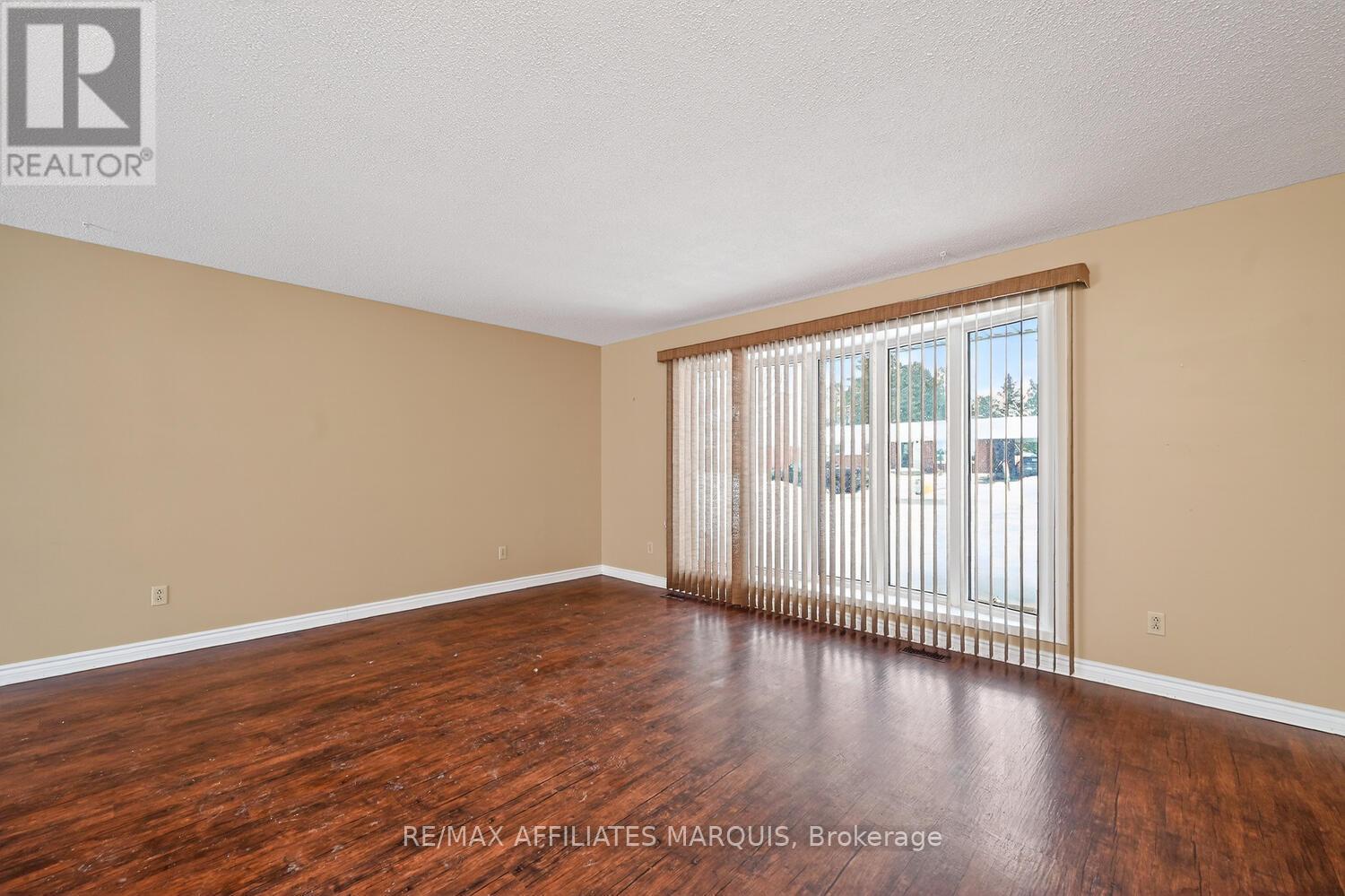 48 Carol Crescent, Smiths Falls, Ontario  K7A 3X8 - Photo 4 - X12678972