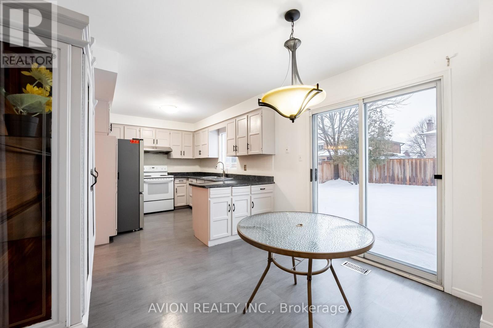 567 Millard Street, Whitchurch-Stouffville, Ontario  L4A 7Z3 - Photo 11 - N12595834