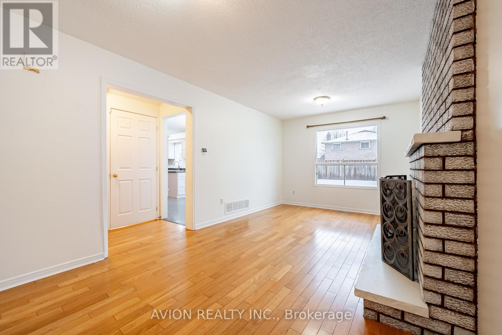 567 Millard Street, Whitchurch-Stouffville, Ontario  L4A 7Z3 - Photo 8 - N12595834