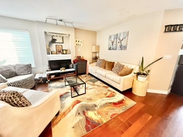 208 13900 Hyland Road, Surrey, British Columbia  V3W 1K4 - Photo 3 - R3077560