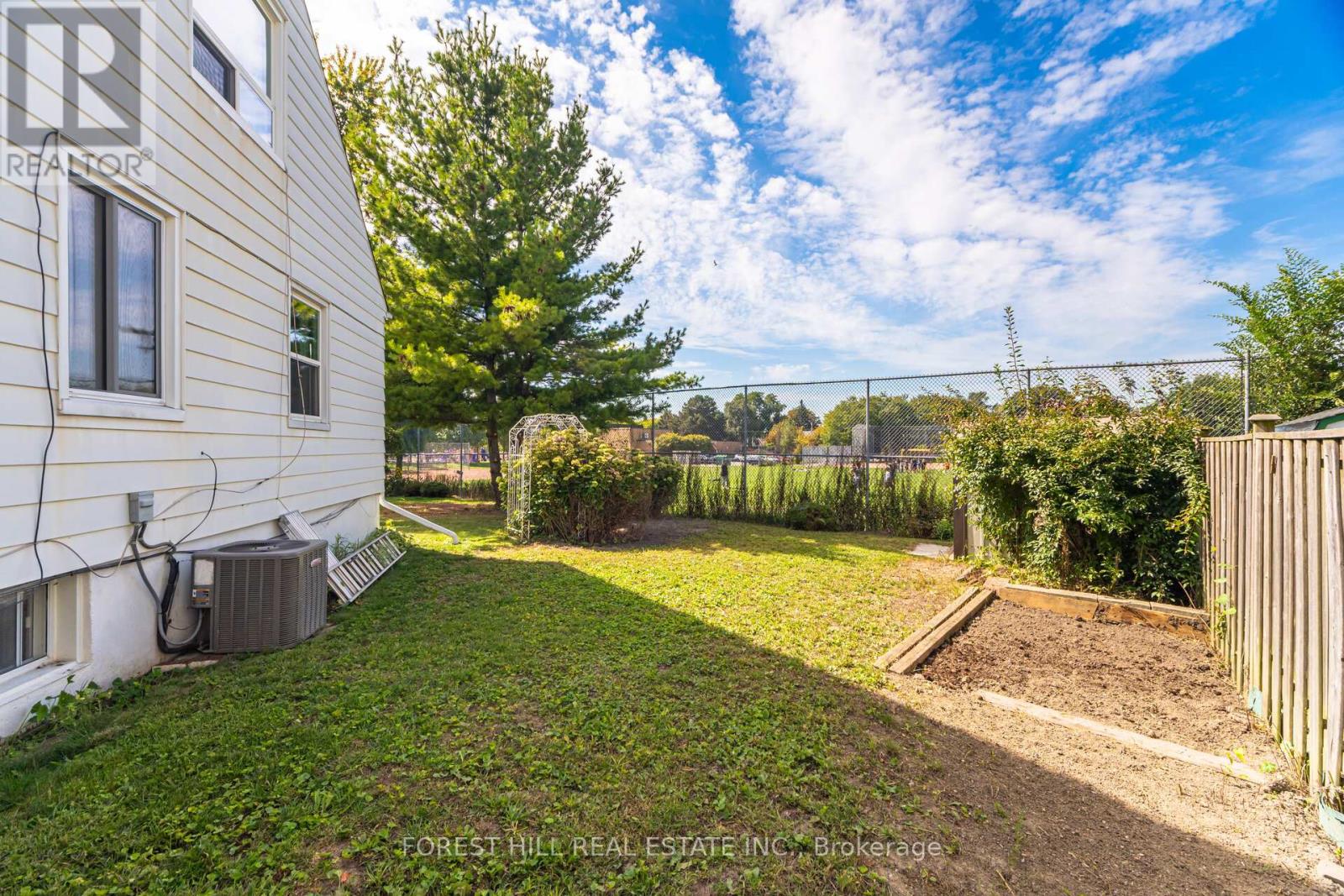 2 Topham Road, Toronto, Ontario  M4B 3K2 - Photo 17 - E12678994