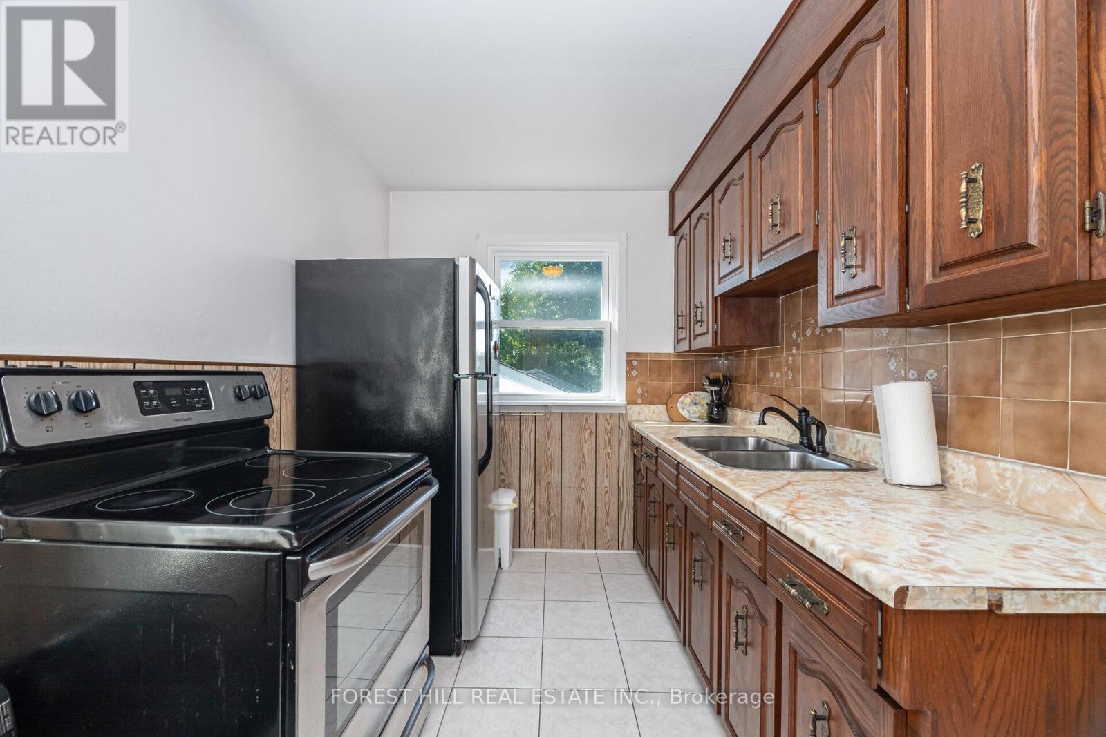 2 Topham Road, Toronto, Ontario  M4B 3K2 - Photo 5 - E12678994