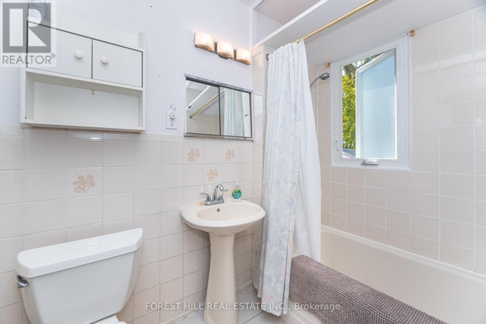 2 Topham Road, Toronto, Ontario  M4B 3K2 - Photo 7 - E12678994