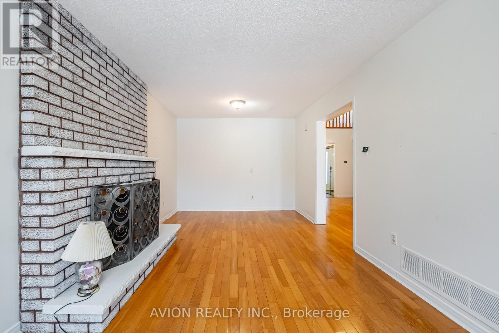 567 Millard Street, Whitchurch-Stouffville, Ontario  L4A 7Z3 - Photo 9 - N12678966