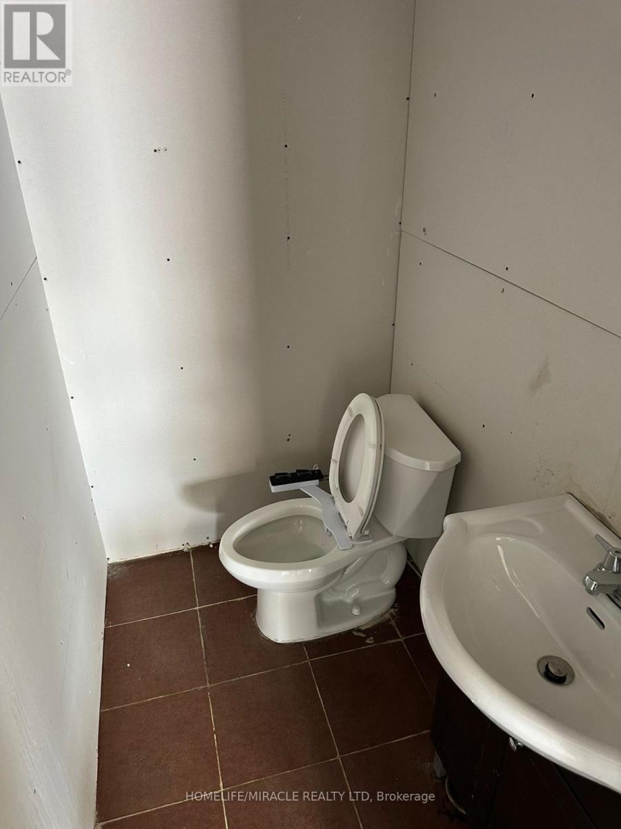 24 - 1050 Britannia Road, Mississauga, Ontario  L4W 4N9 - Photo 20 - W12678964