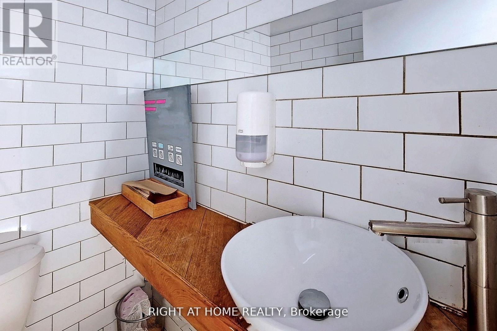 1346 Queen Street W, Toronto, Ontario  M6K 1L4 - Photo 21 - W12678974