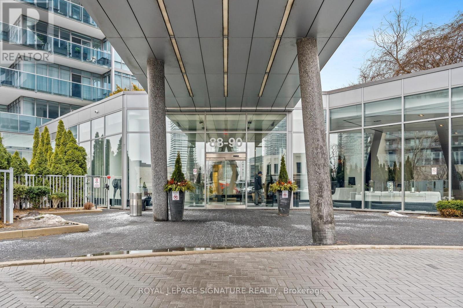 2803 - 90 Park Lawn Road, Toronto, Ontario  M8Y 0B6 - Photo 2 - W12678990