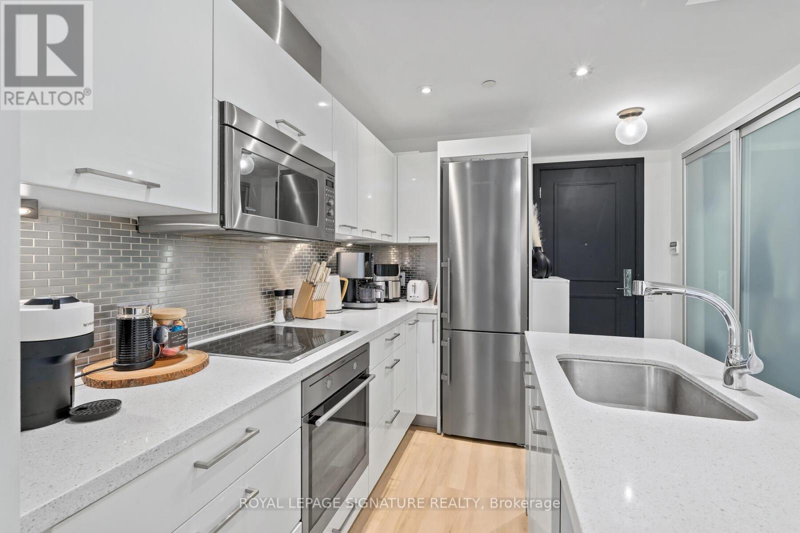 2803 - 90 Park Lawn Road, Toronto, Ontario  M8Y 0B6 - Photo 6 - W12678990