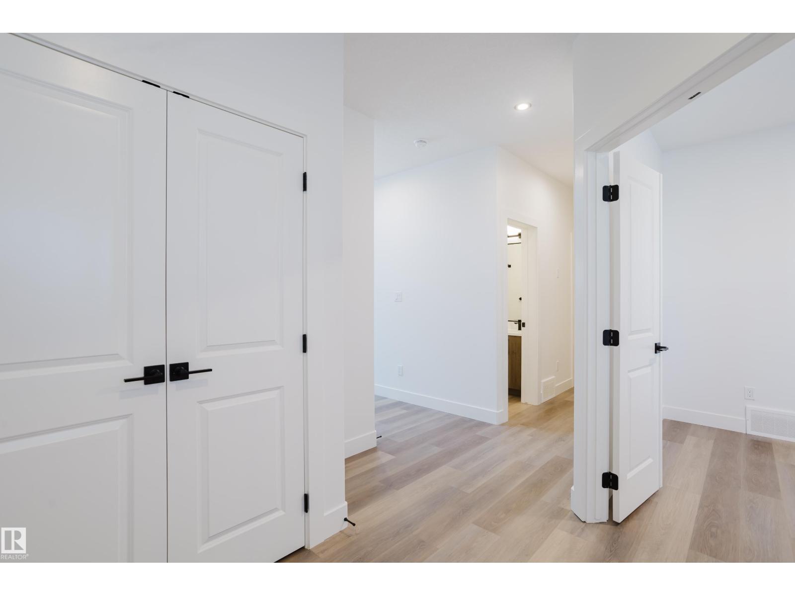 805 Elderberry Co Nw, Edmonton, Alberta  T6M 3J7 - Photo 4 - E4469481