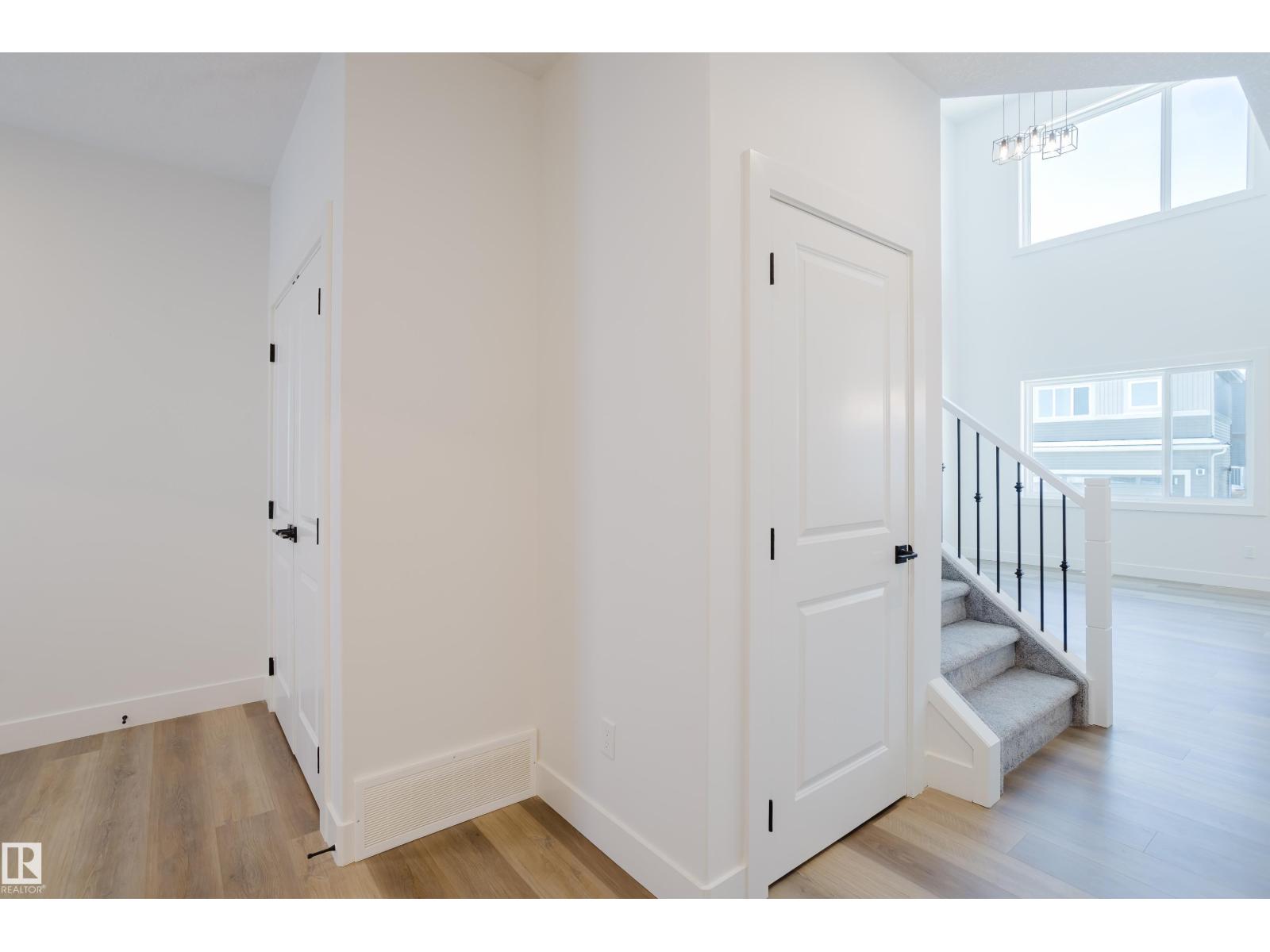 805 Elderberry Co Nw, Edmonton, Alberta  T6M 3J7 - Photo 7 - E4469481