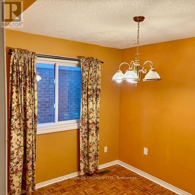 63 Acadian Heights, Brampton, Ontario  L6Y 4H3 - Photo 9 - W12602330