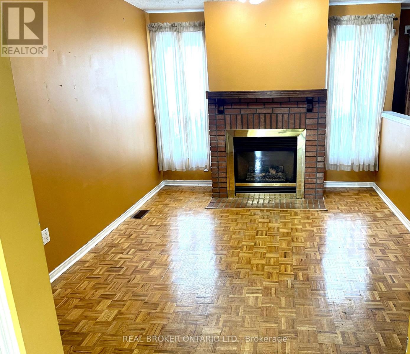 63 Acadian Heights, Brampton, Ontario  L6Y 4H3 - Photo 8 - W12602330