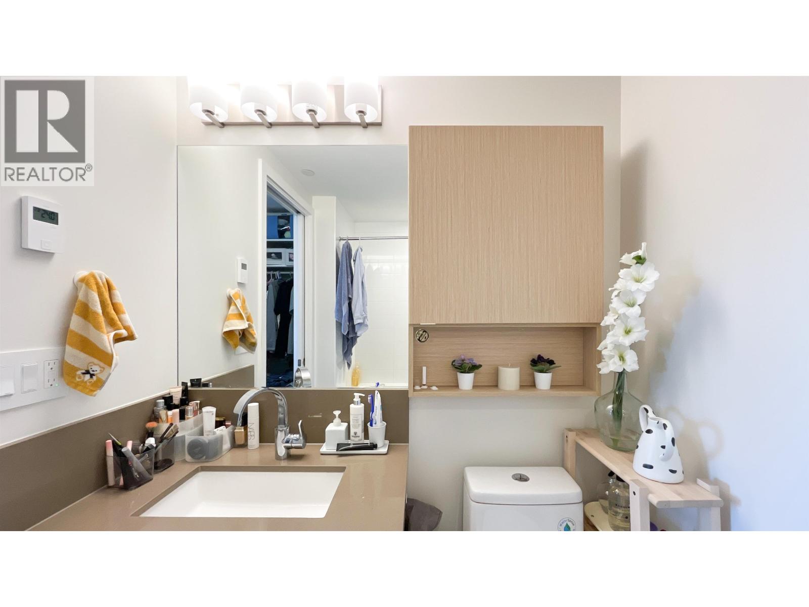 2304 530 Whiting Way, Coquitlam, British Columbia  V3J 0J4 - Photo 15 - R3077686