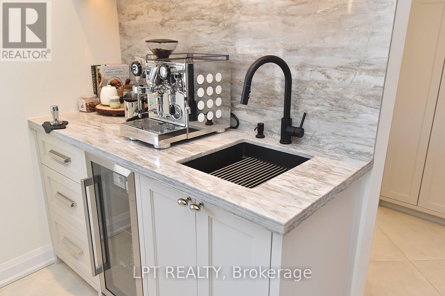 2 Leora Court, Richmond Hill, Ontario  L4C 7N5 - Photo 11 - N12679036