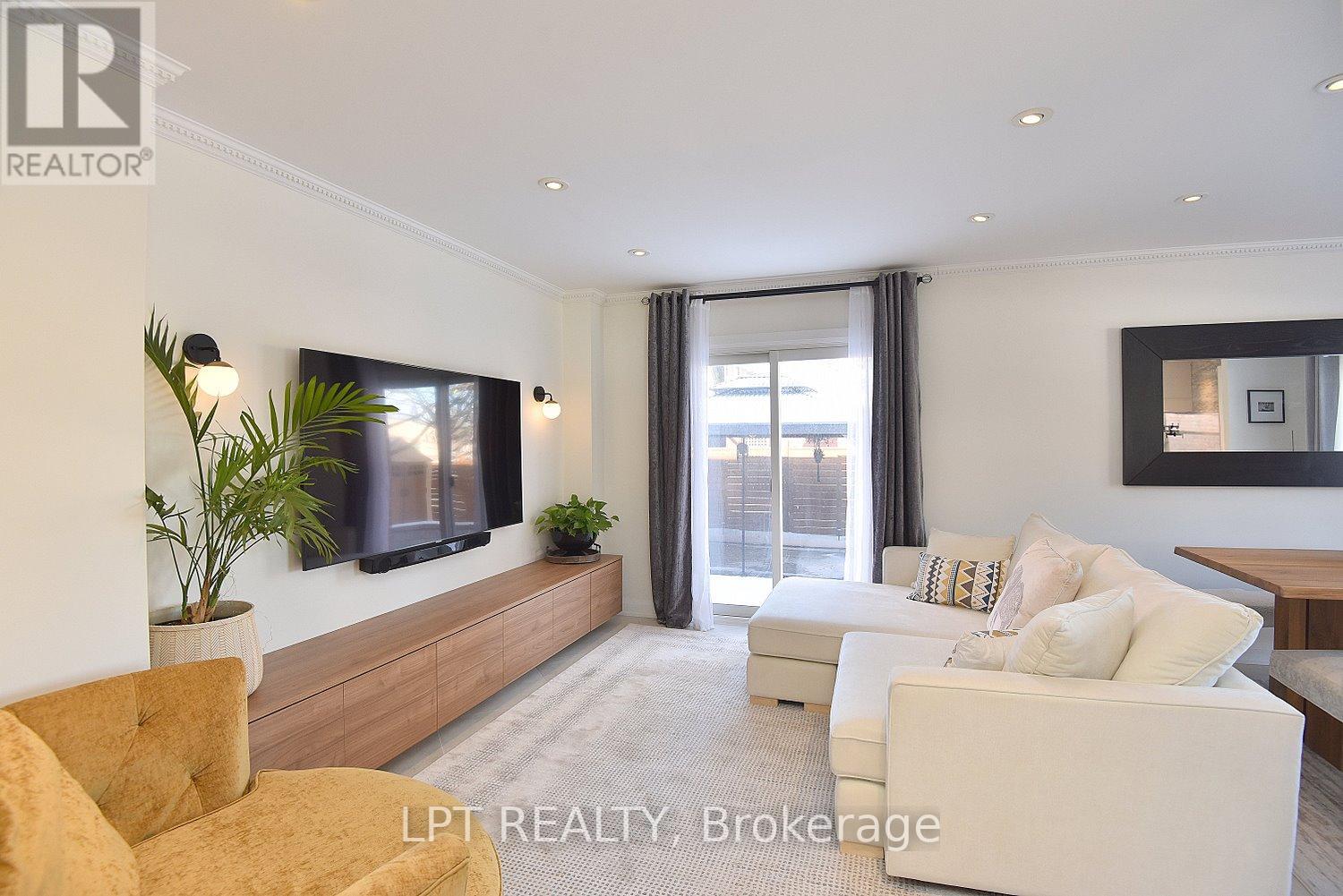 2 Leora Court, Richmond Hill, Ontario  L4C 7N5 - Photo 12 - N12679036