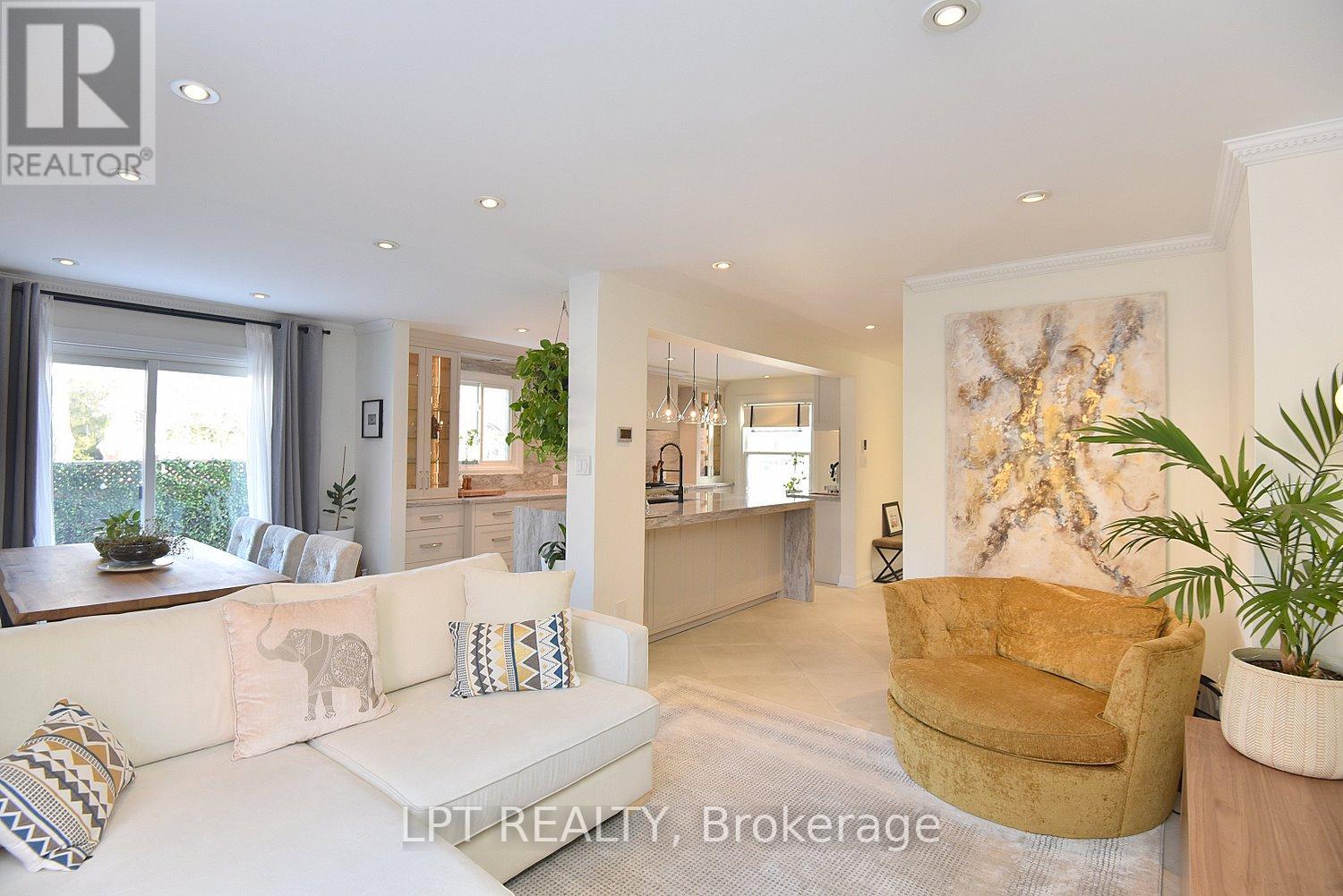 2 Leora Court, Richmond Hill, Ontario  L4C 7N5 - Photo 13 - N12679036