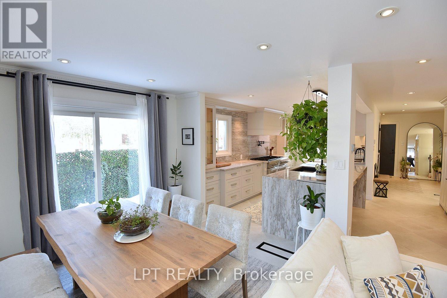 2 Leora Court, Richmond Hill, Ontario  L4C 7N5 - Photo 14 - N12679036