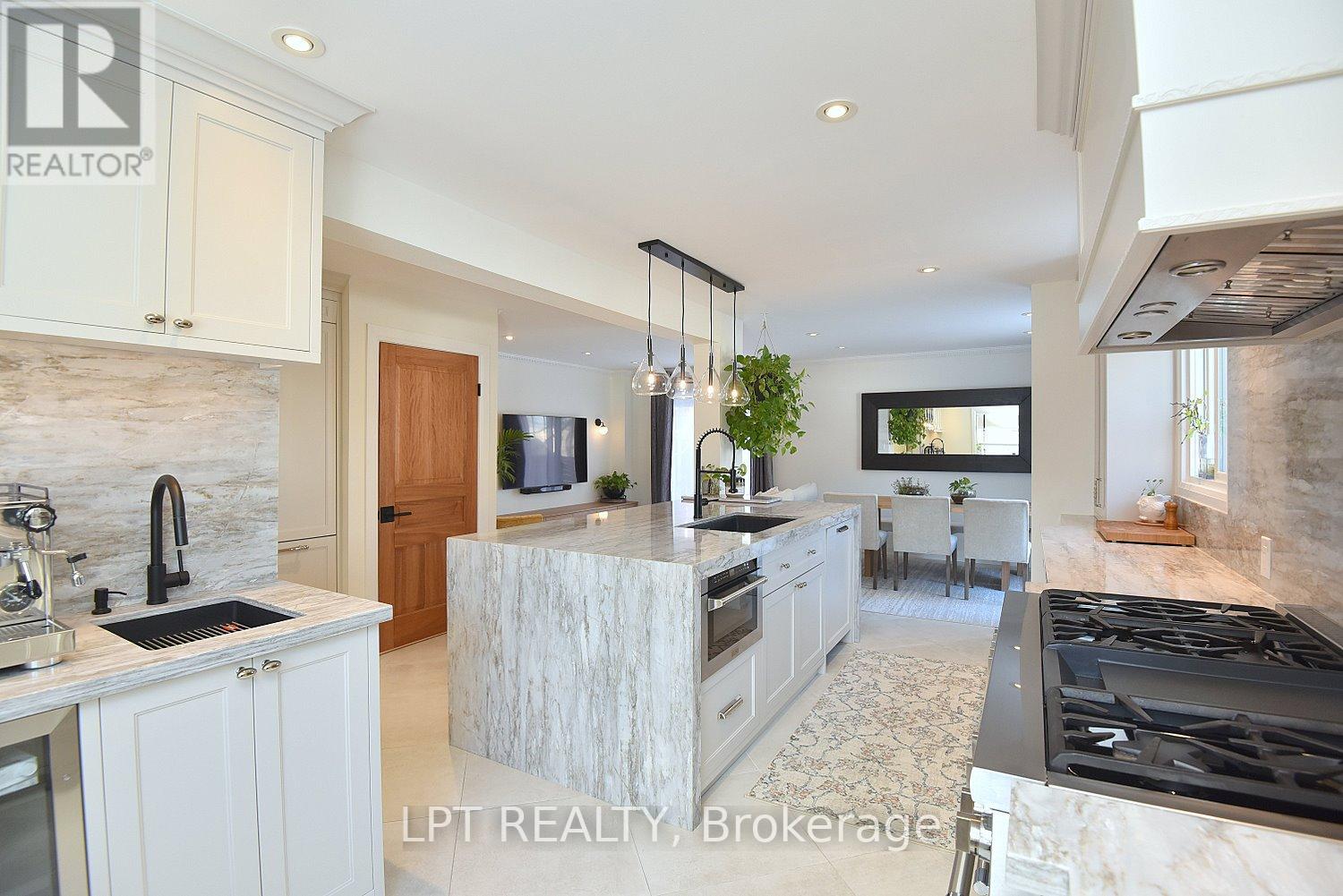 2 Leora Court, Richmond Hill, Ontario  L4C 7N5 - Photo 17 - N12679036