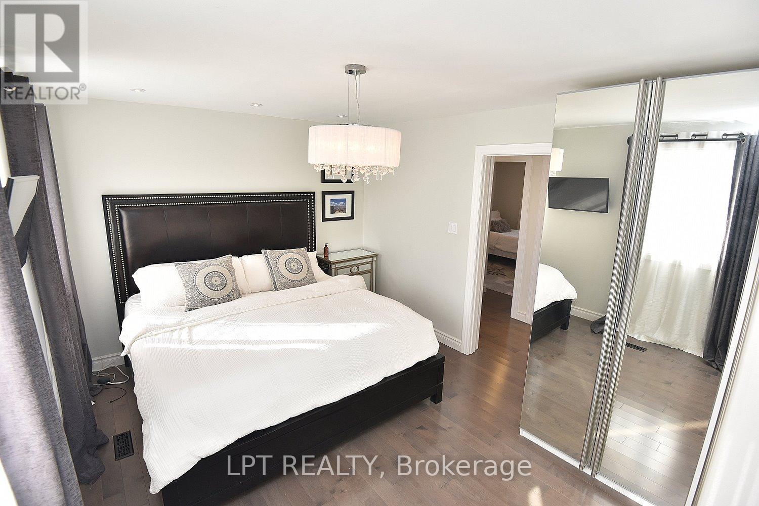 2 Leora Court, Richmond Hill, Ontario  L4C 7N5 - Photo 19 - N12679036