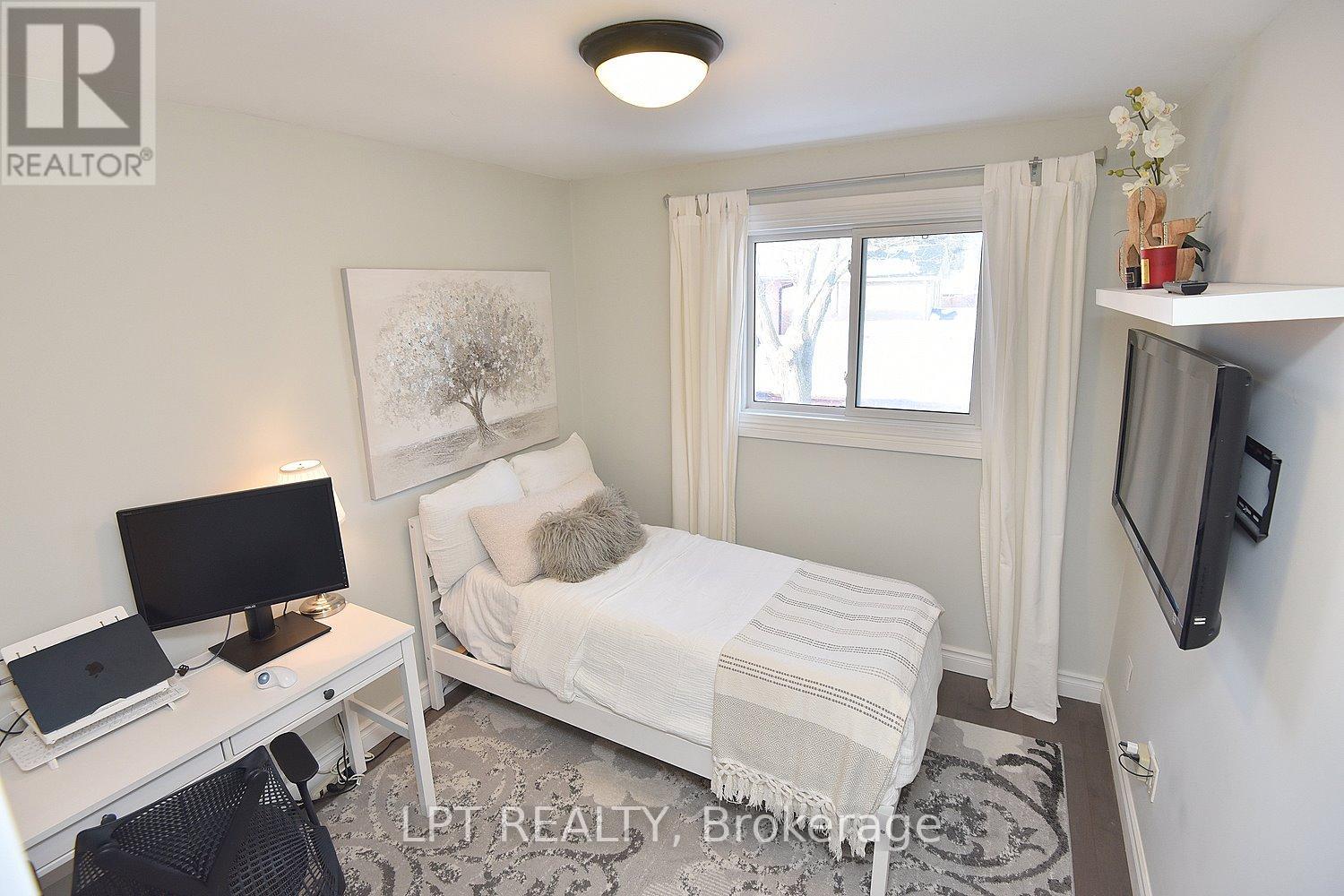 2 Leora Court, Richmond Hill, Ontario  L4C 7N5 - Photo 21 - N12679036