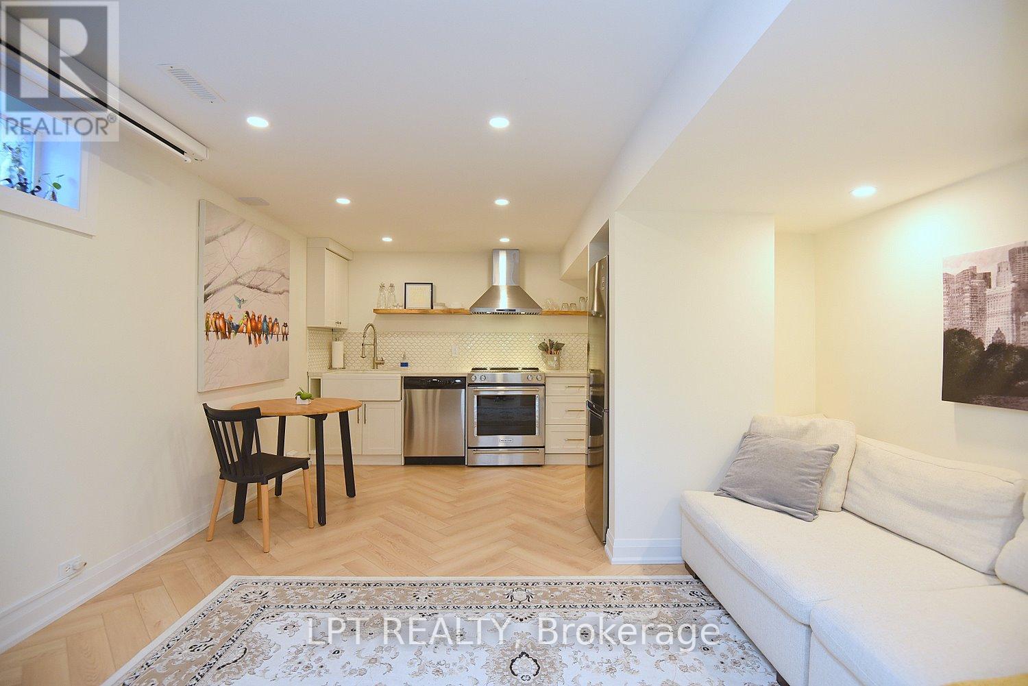 2 Leora Court, Richmond Hill, Ontario  L4C 7N5 - Photo 27 - N12679036