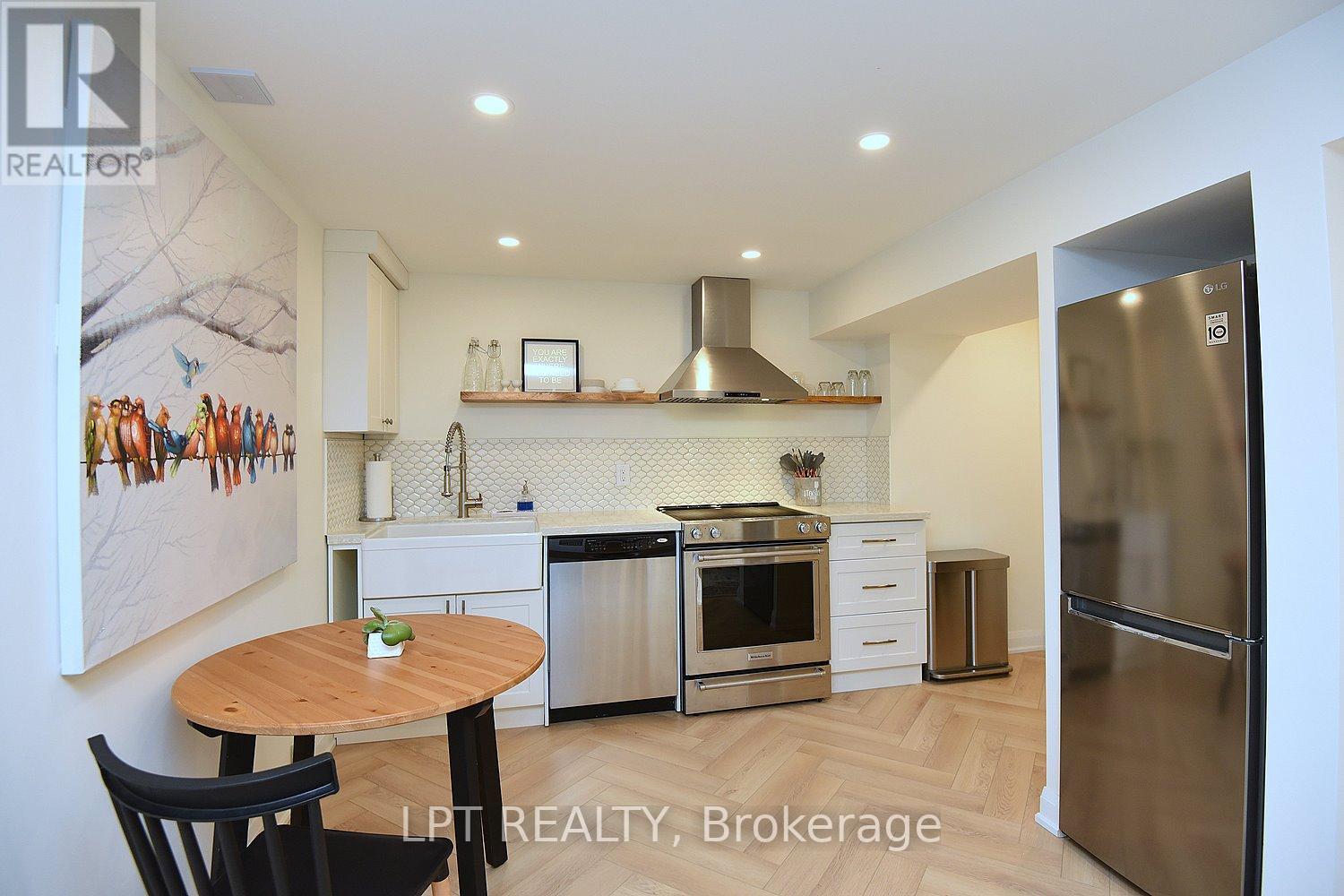 2 Leora Court, Richmond Hill, Ontario  L4C 7N5 - Photo 28 - N12679036