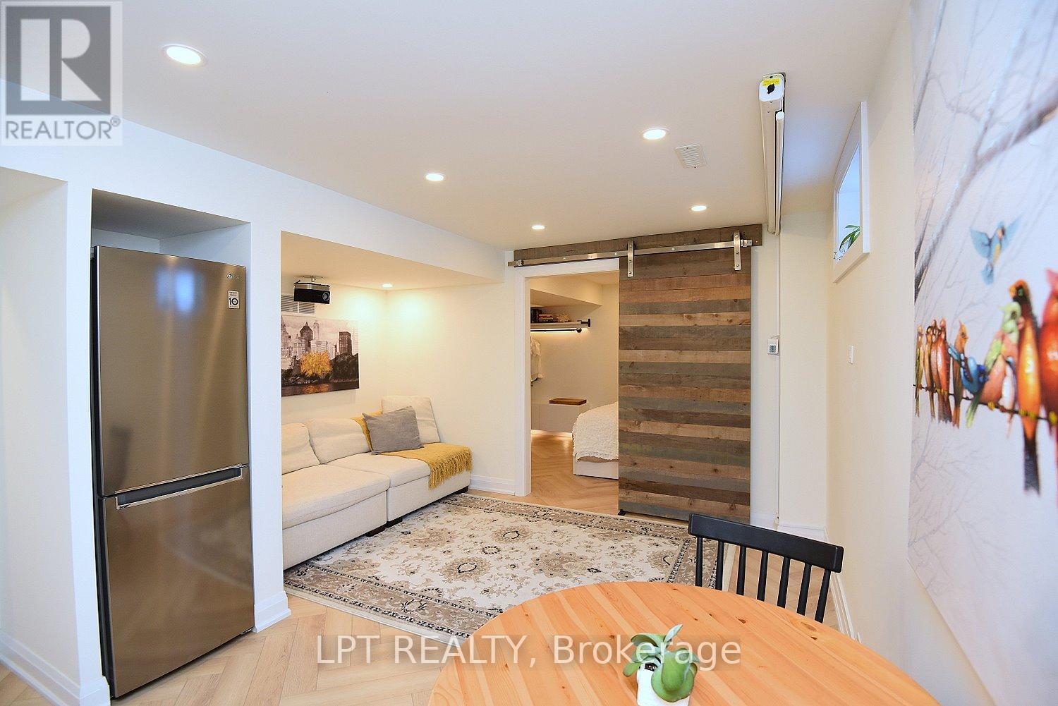 2 Leora Court, Richmond Hill, Ontario  L4C 7N5 - Photo 29 - N12679036