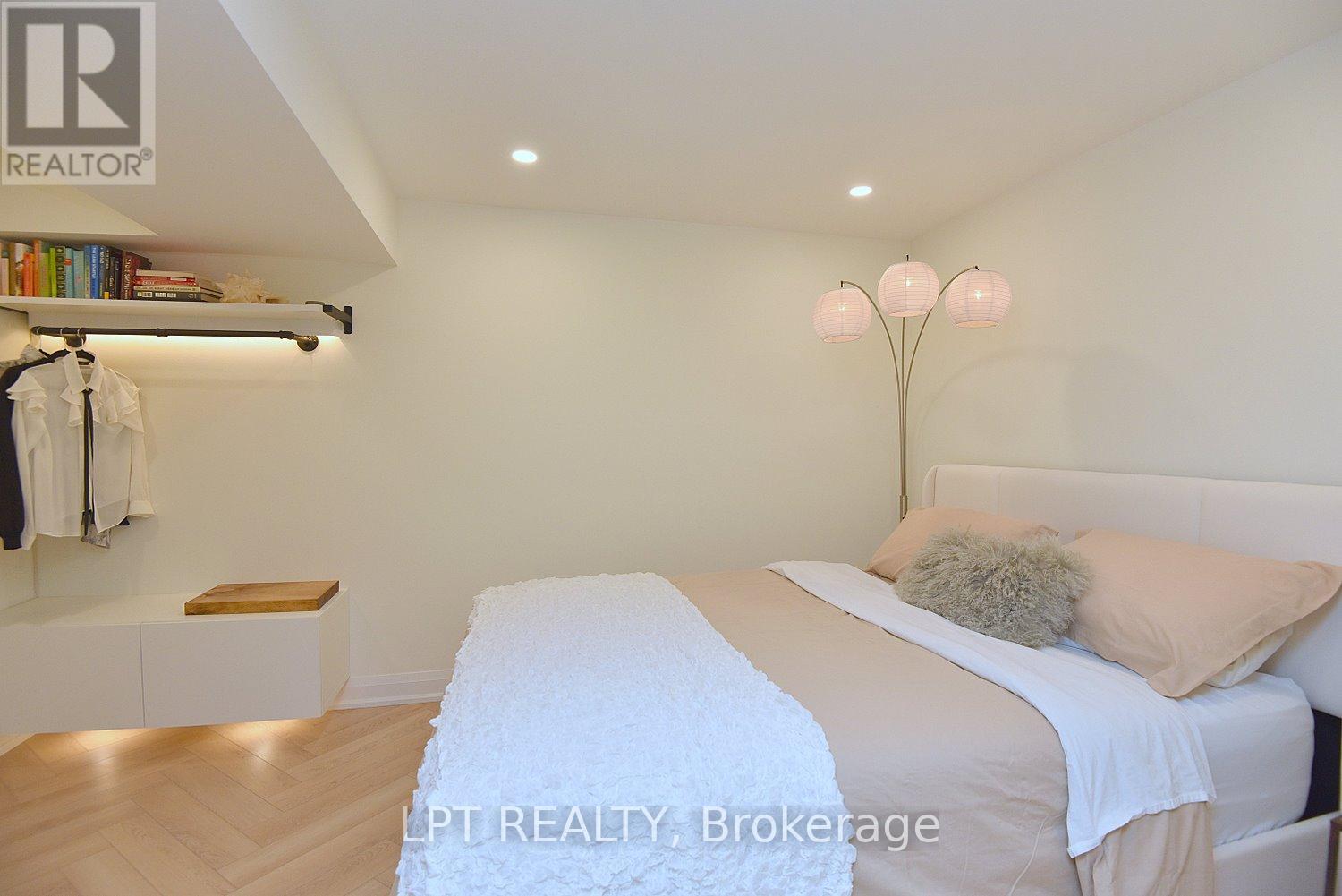 2 Leora Court, Richmond Hill, Ontario  L4C 7N5 - Photo 30 - N12679036