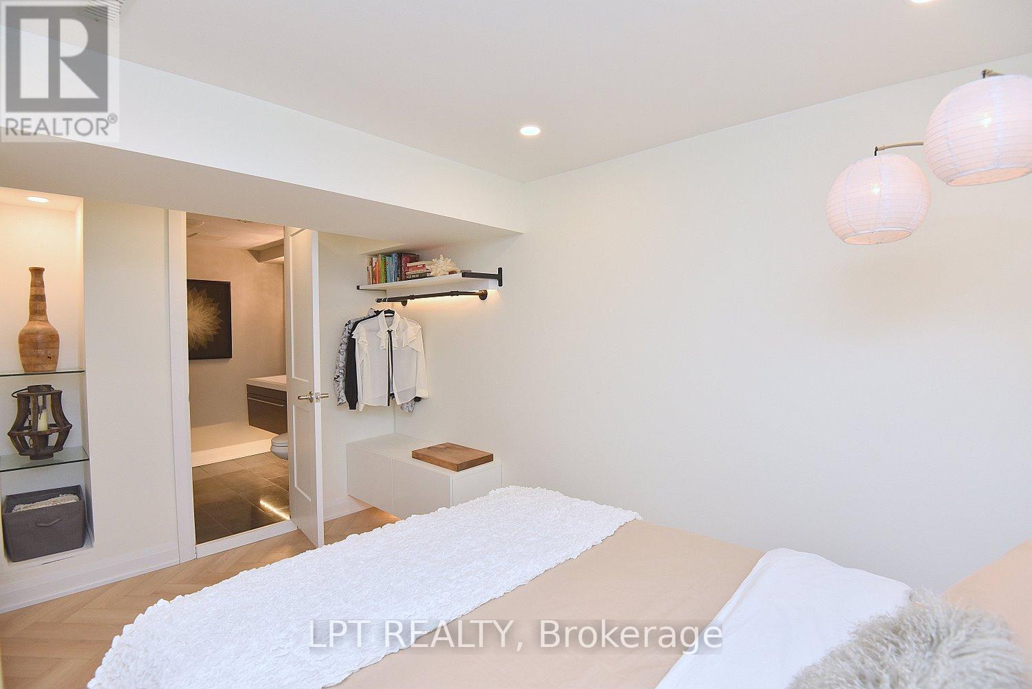 2 Leora Court, Richmond Hill, Ontario  L4C 7N5 - Photo 31 - N12679036