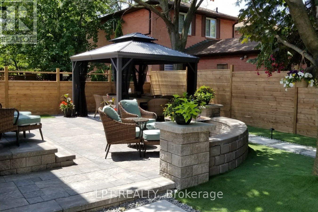 2 Leora Court, Richmond Hill, Ontario  L4C 7N5 - Photo 34 - N12679036