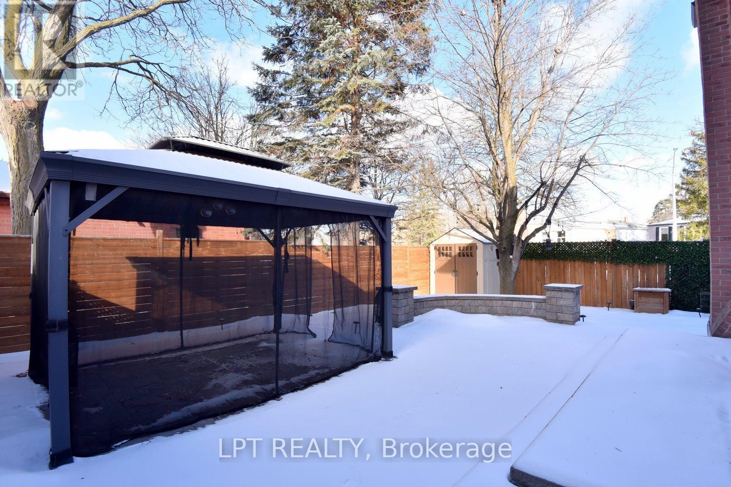 2 Leora Court, Richmond Hill, Ontario  L4C 7N5 - Photo 35 - N12679036