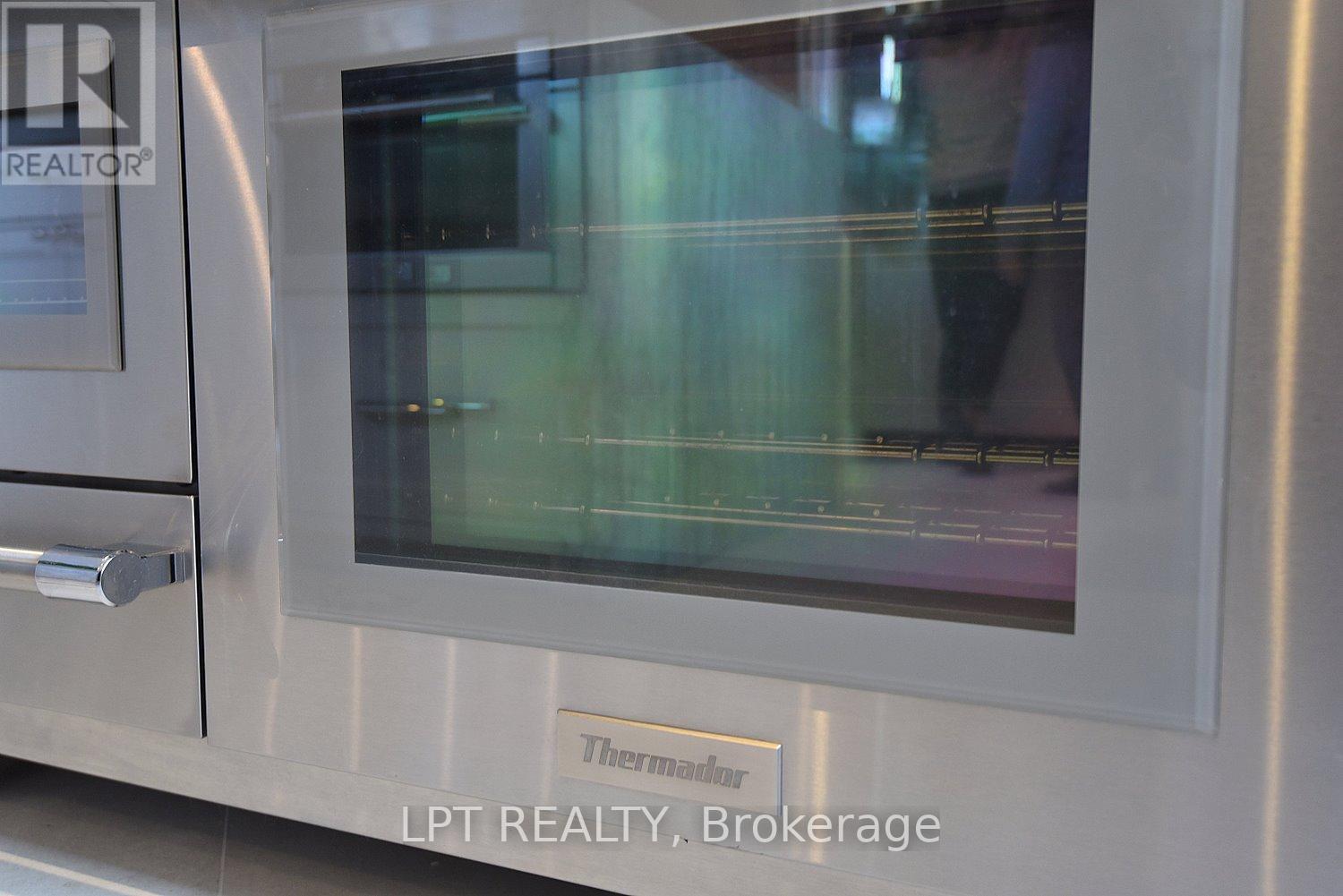 2 Leora Court, Richmond Hill, Ontario  L4C 7N5 - Photo 7 - N12679036