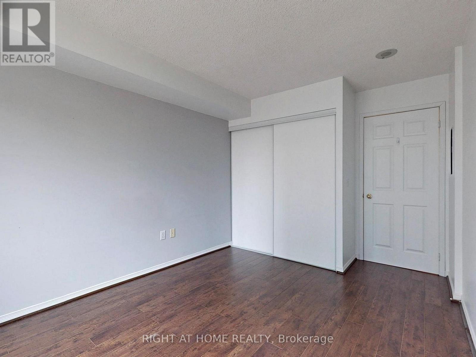 209 - 15 Michael Power Place S, Toronto, Ontario  M9A 5G4 - Photo 10 - W12678736