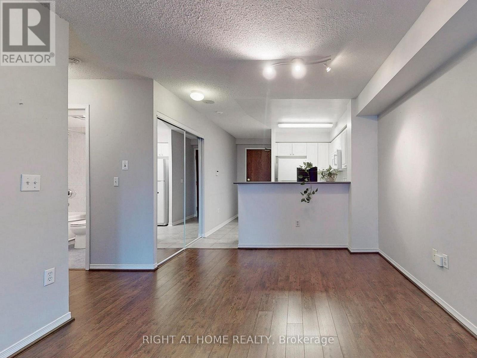 209 - 15 Michael Power Place S, Toronto, Ontario  M9A 5G4 - Photo 7 - W12678736