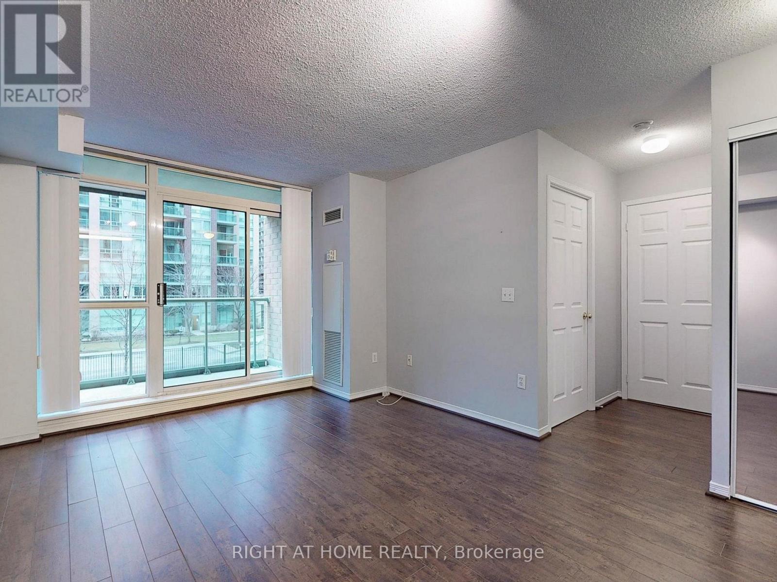 209 - 15 Michael Power Place S, Toronto, Ontario  M9A 5G4 - Photo 8 - W12678736